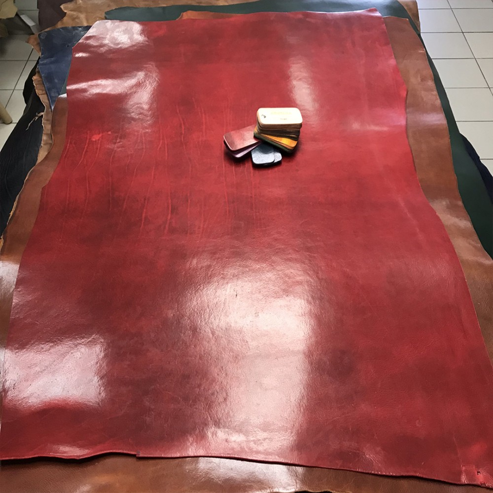 Плечи растительного дубления, 2.8-3.0 мм, цвет 115 красный, DOUGLAS, MONTANA, Италия