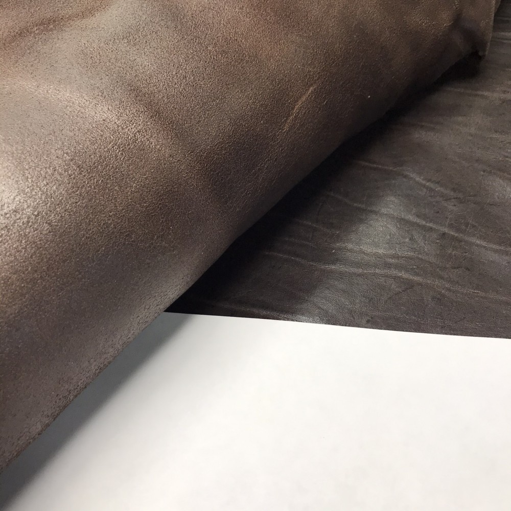 Плечи растительного дубления, 3.2-3.4 мм, цвет 9105 dark brown, VINTAGE, MONTANA, Италия