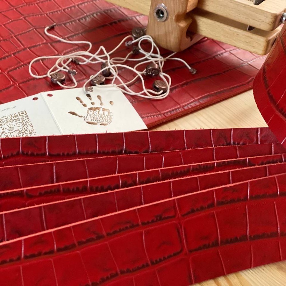 Заготовки для ремней с тиснением, 3.2 мм, цвет Rosso, ECOMURALES, LA BRETAGNA, Италия
